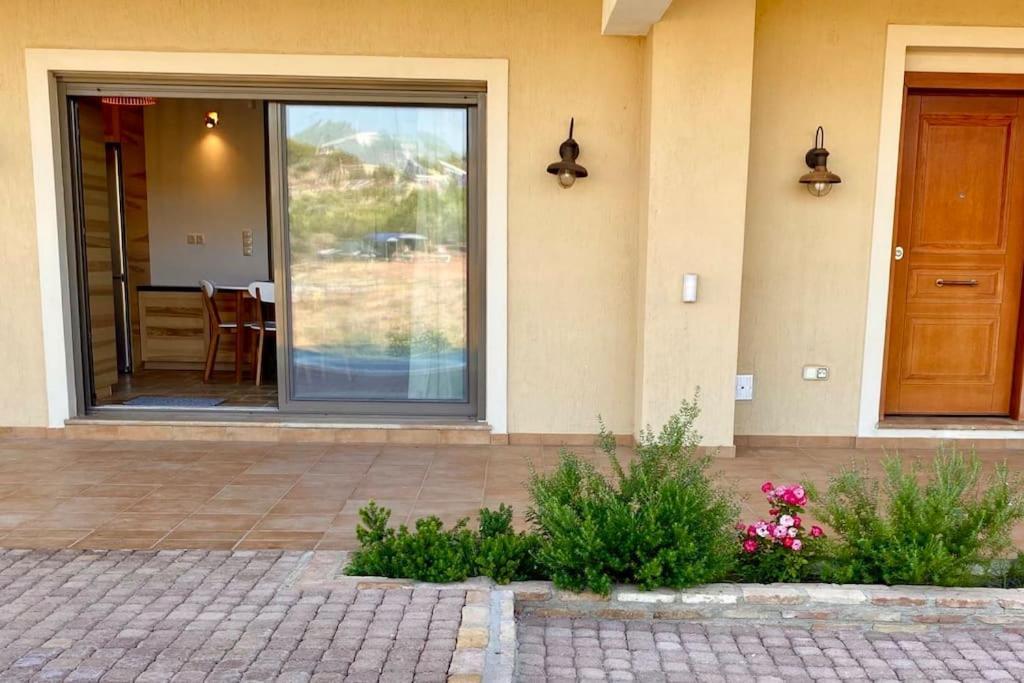 Summer House With A Pool Near Sea, Port & Airport Apartment Rafina  Exterior photo